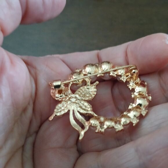 Butterfly Gold Tone Wreath Brooch Pin Fancy Sparkly Faux Pearls Elegant Gift - Picture 5 of 6
